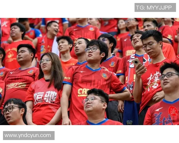 偶遇足球明星球迷开车路上惊喜瞬间分享 偶遇足球明星球迷开车路上惊喜瞬间分享