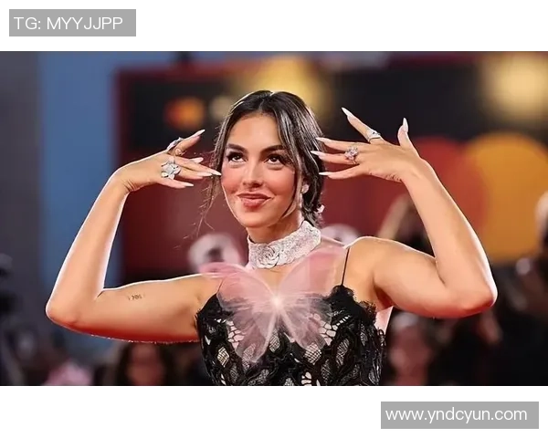 足球明星华丽走红毯瞬间回顾尽显风采与魅力的精彩视频合集