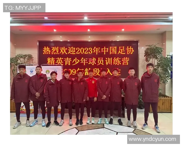 白小足球的成长之路：从校园小将到职业赛场的奋斗故事