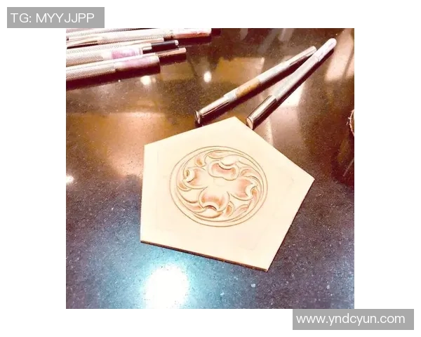 足球雕刻艺术的魅力与技艺探讨：如何将激情与创意融入每一件作品